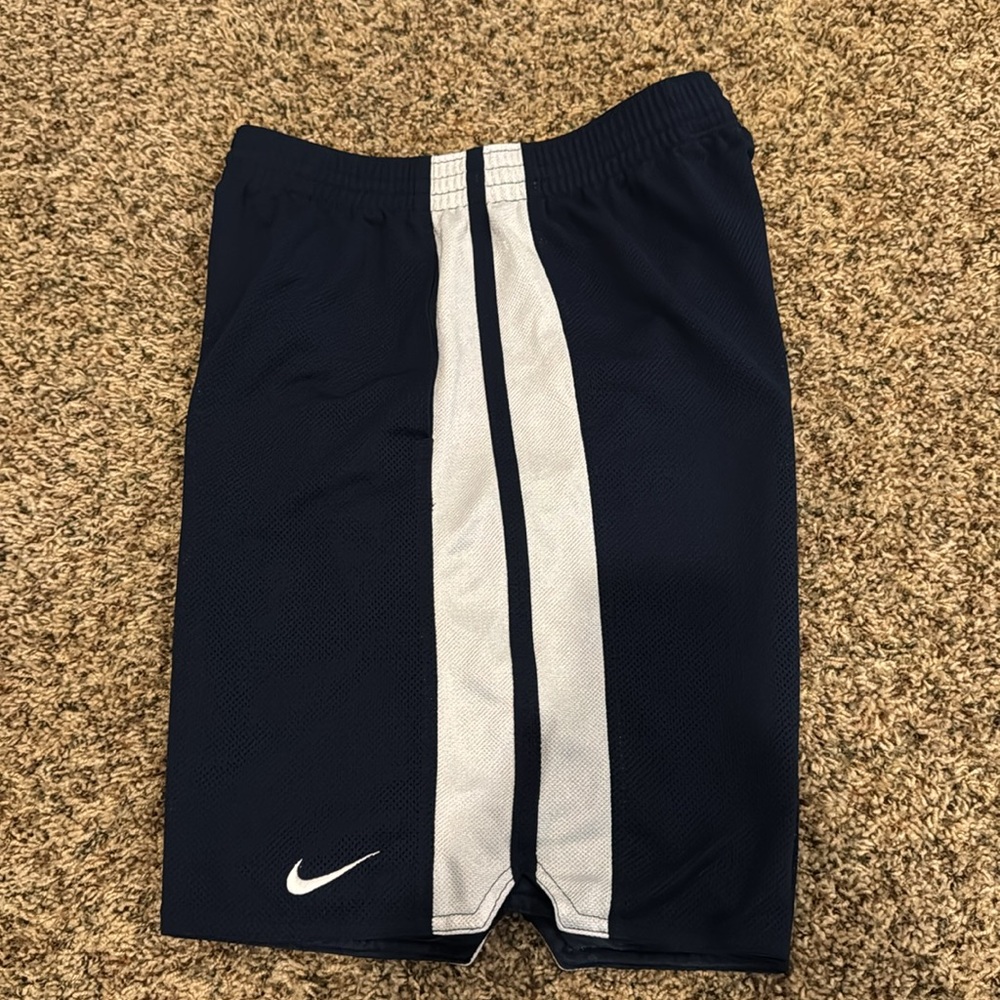 Men’s Nike Blue & White Striped Long Basketball Athletic Shorts - Size Medium